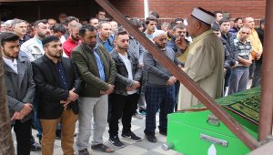 Üçüncü kattan düşerek ölen çocuk toprağa verildi