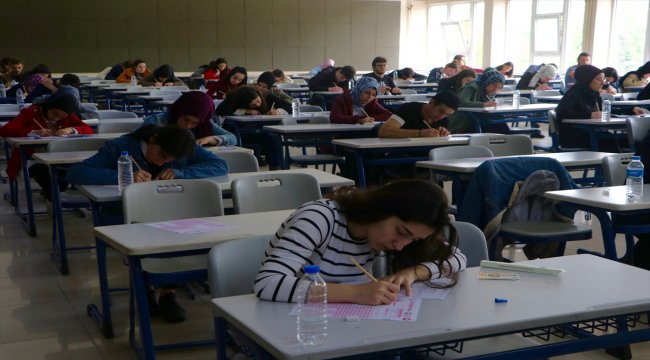 Üniversite adayları için son prova
