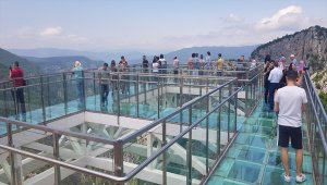 450 metre yükseklikteki cam terasta bayram yoğunluğu