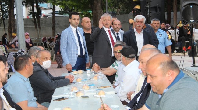 Amasya Belediye Başkanı Sarı, köyünde iftar verdi
