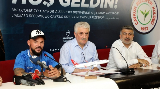 Çaykur Rizespor'da Moroziuk sözleşme imzaladı