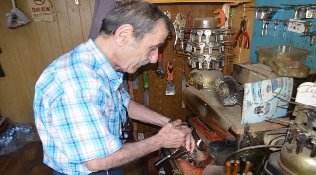 Çilingirliği yarım asırdan fazla süredir sürdürüyor