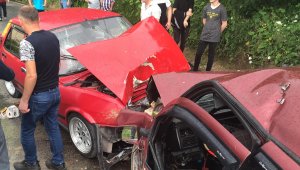 Düzce'de iki otomobil çarpıştı: 6 yaralı