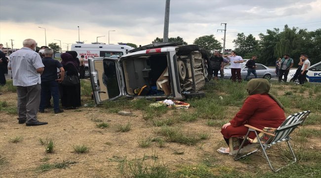 Düzce'de otomobil ile panelvan çarpıştı: 6 yaralı