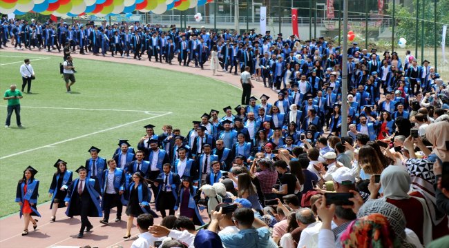 Düzce Üniversitesi'nde mezuniyet heyecanı