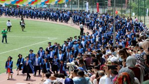Düzce Üniversitesi'nde mezuniyet heyecanı