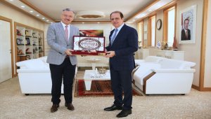Erzincan Binali Yıldırım Üniversitesi Rektöründen Rektör Coşkun'a ziyaret