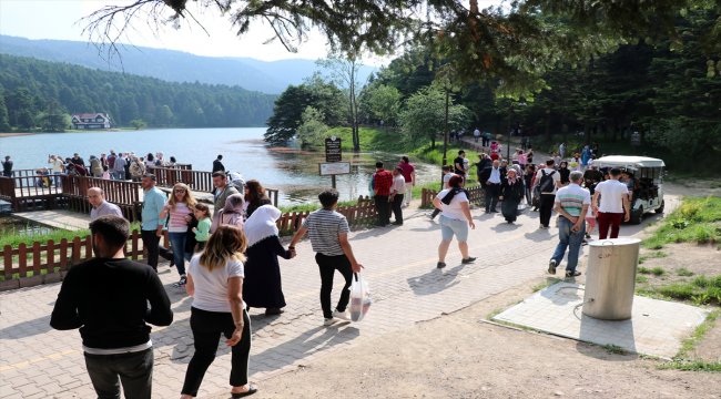 Gölcük Tabiat Parkı'nda bayram yoğunluğu