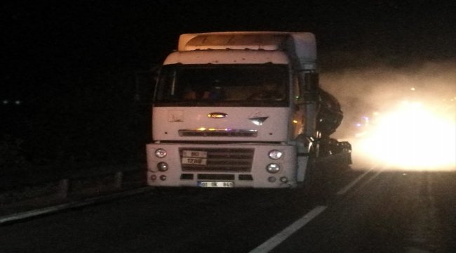 Düzce'de hidroklorik asit yüklü tanker kaza yaptı yol kapatıldı