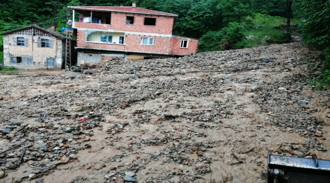  Trabzon'da sağanak Bartın'da sağanak nedeniyle bazı ev ve iş yerlerini su bastı