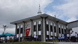 Hayırsever iş insanının cezaevine yaptırdığı cami hizmete açıldı