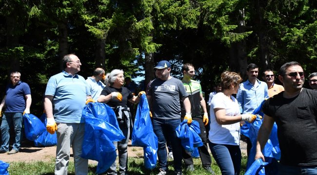 Kafkasör Yaylası'ndaki çöpler toplandı