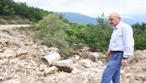 Karabük'teki sağanak köy yollarına zarar verdi