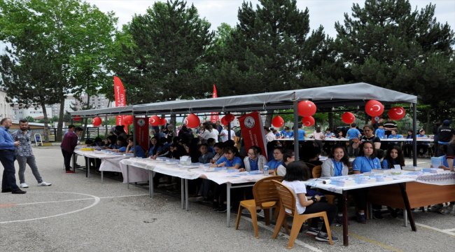 Kastamonu'da ortaokul öğrencileri imza günü düzenledi