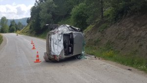 Kastamonu'da otomobil devrildi: 2 yaralı