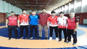 Ordulu milli güreşçilerin madalya sevinci
