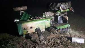 Samsun'da traktör devrildi: 1 ölü