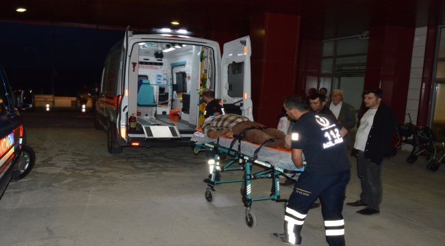 Samsun'da traktör devrildi: 3 yaralı