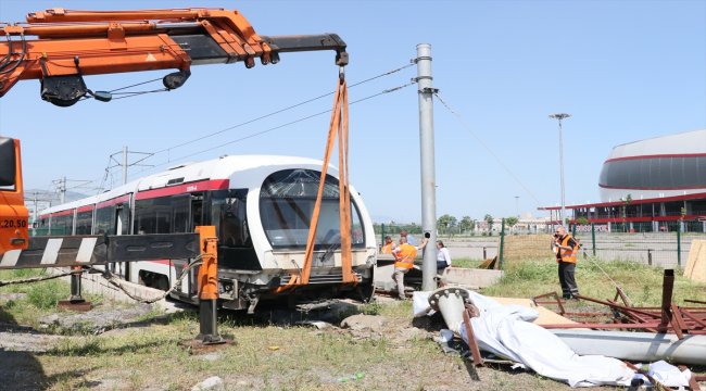 Samsun'da tramvay manevra sırasında raydan çıktı