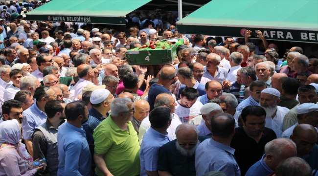Sinop'ta trafik kazasında ölen doktorun cenazesi toprağa verildi