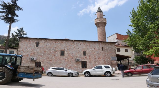 Tarihi cami bin yıldır Müslümanların hizmetinde