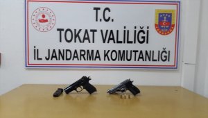 Tokat'ta ruhsatsız silahla yakalanan 2 kişi gözaltına alındı