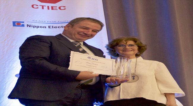 Uluslararası Cam Komisyonu'ndan Prof. Dr. Ahmet Kırman'a ödül