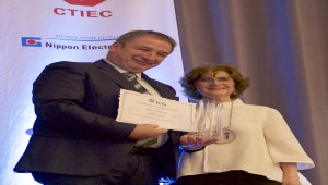 Uluslararası Cam Komisyonu'ndan Prof. Dr. Ahmet Kırman'a ödül