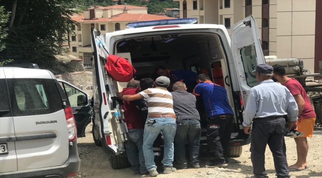 Zonguldak'ta kamyon devrildi: 1 yaralı