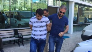 25 yıl hapis cezası olduğunu öğrenince adliyeden kaçmaya çalıştı