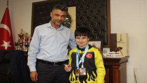 Başkan İbaş, başarılı sporcuları ödüllendirdi