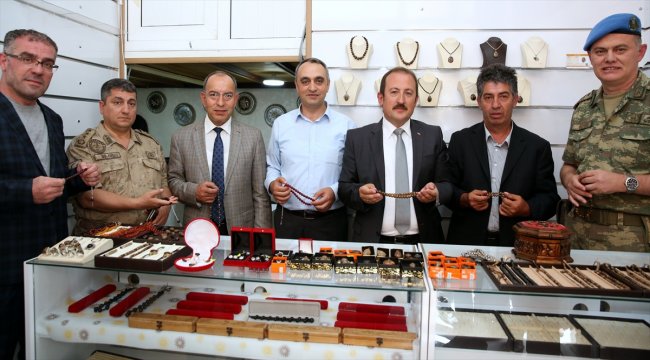 Bayburt kehribarı vitrinleri süslüyor