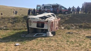 Gümüşhane'de minibüs şarampole devrildi: 1 ölü, 18 yaralı