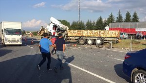 GÜNCELLEME - Otoyolda zincirleme trafik kazası: 1 ölü, 5 yaralı