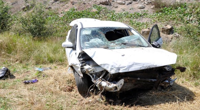 Kastamonu'da otomobil tarlaya devrildi: 5 yaralı