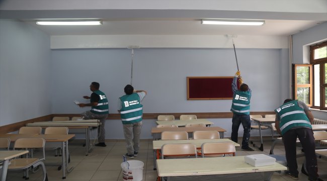 Kastamonu'da yükümlüler okulların tadilatında görev alıyor
