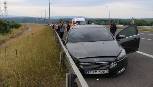 Otomobil park halindeki hafif ticari araca çarptı: 5 yaralı