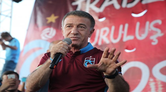 Trabzonspor'un 52. kuruluş yıl dönümü İstanbul'da meşalelerle kutlandı