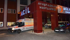 Ambulansla hafif ticari araç çarpıştı: 3 yaralı