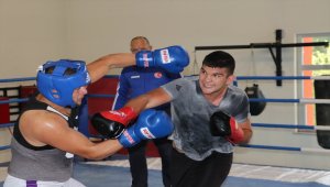 Genç milli boksörlerin kampı, Kastamonu'da devam ediyor