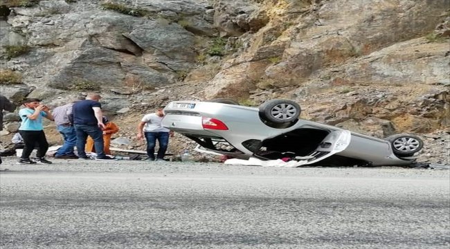 Gümüşhane'de otomobil şarampole devrildi: 4 yaralı