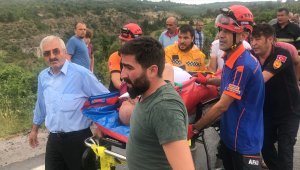 Kazazedelere yardım için duran minibüse otomobil çarptı: 1 ölü, 6 yaralı