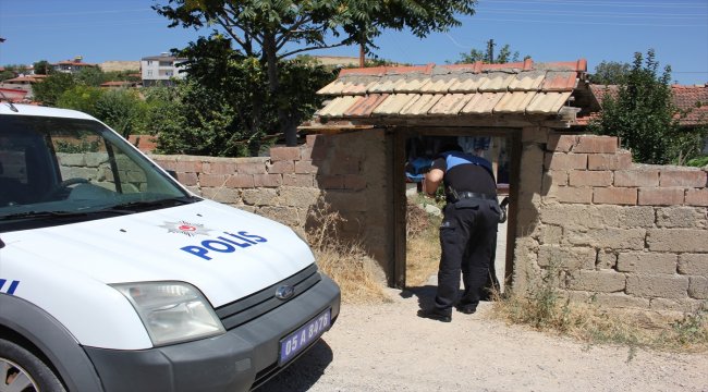 Suluova'da polisten kurban eti dağıtımı