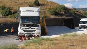 Tırın çarptığı motosiklet sürücüsü hayatını kaybetti