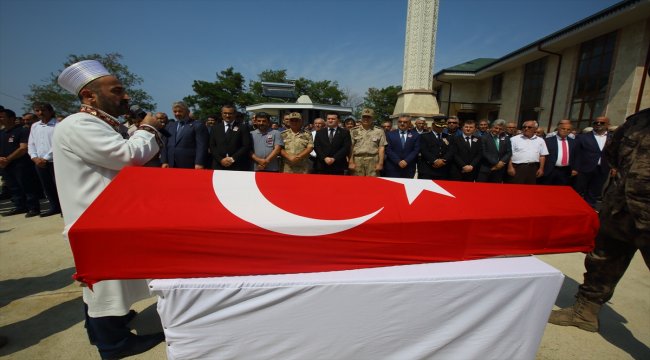 Trafik kazasında ölen özel harekat polisi toprağa verildi