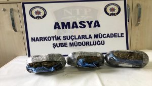 Uyuşturucuyu otomobilin tamponuna saklamış