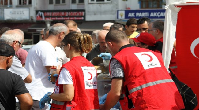 Akçakoca'da Kızılay'dan aşure ikramı