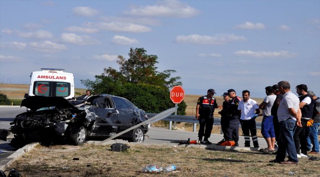 Amasya'da otomobil devrildi: 1 ölü, 2 yaralı