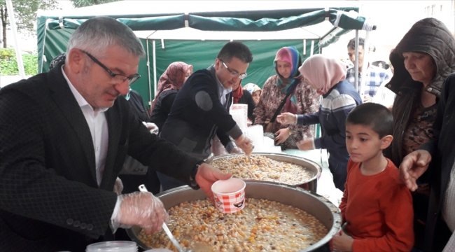 Doğankent'te vatandaşlara aşure ikram edildi