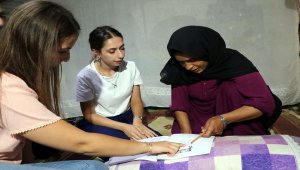 Fındık işçisi kadınlara çadırda eğitim
